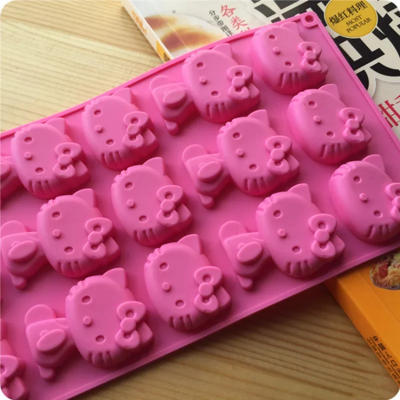 Sanurgente-Moule à gâteau en silicone Hello Kitty, moule à glaçons de dessin animé mignon, outils de cuisson faits à la main pour la cuisine, strass