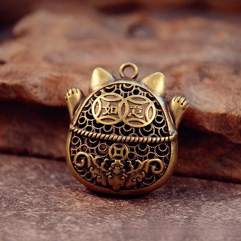 Lucky Cat Brass Keychain Car Creative Hollow out Design Vintage Key Holder Pendant Automotive Themed