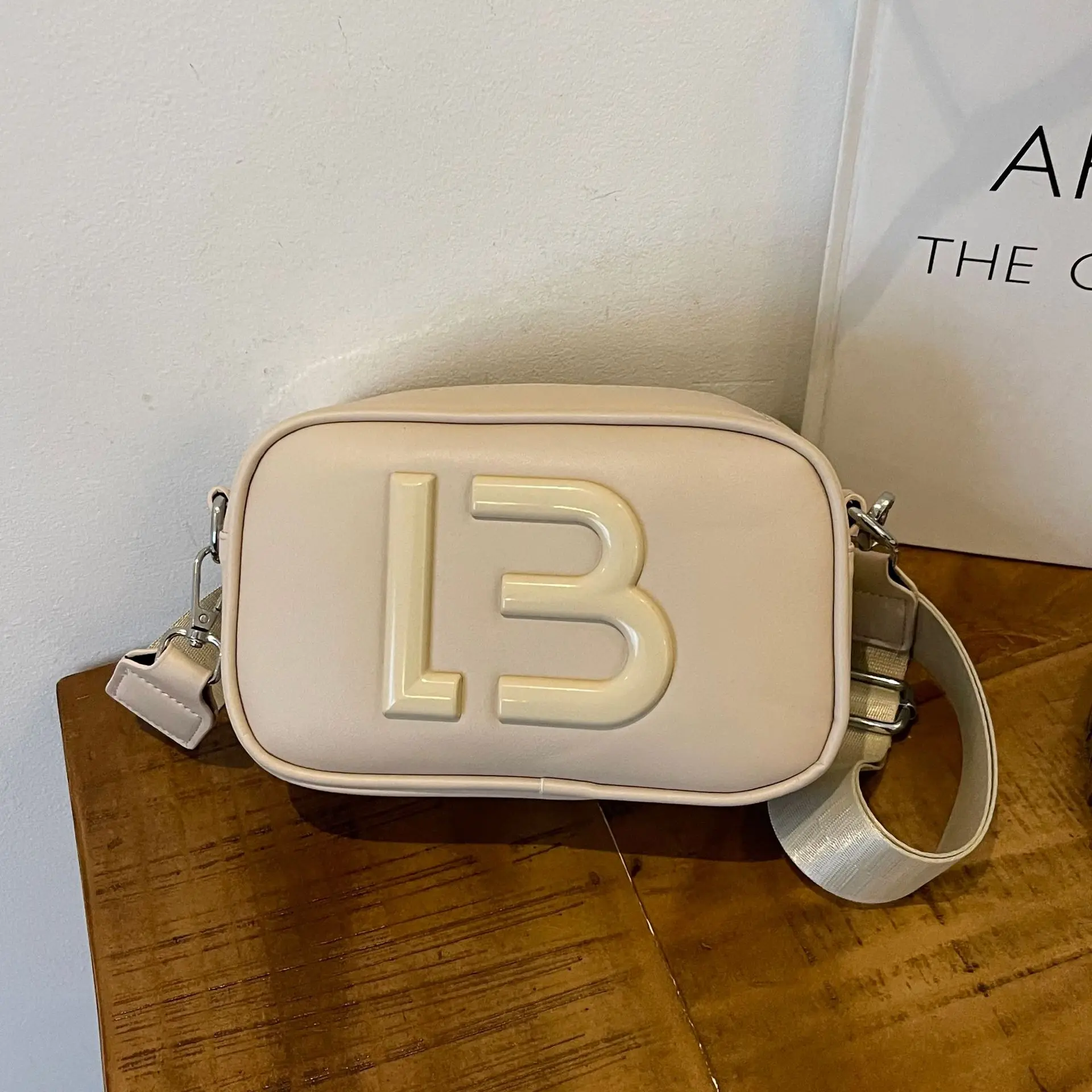 

Versatile 2025 Square Camera Bag for Women, Convertible Shoulder & Crossbody Purse, Minimalist Small Bag for Work & Outings