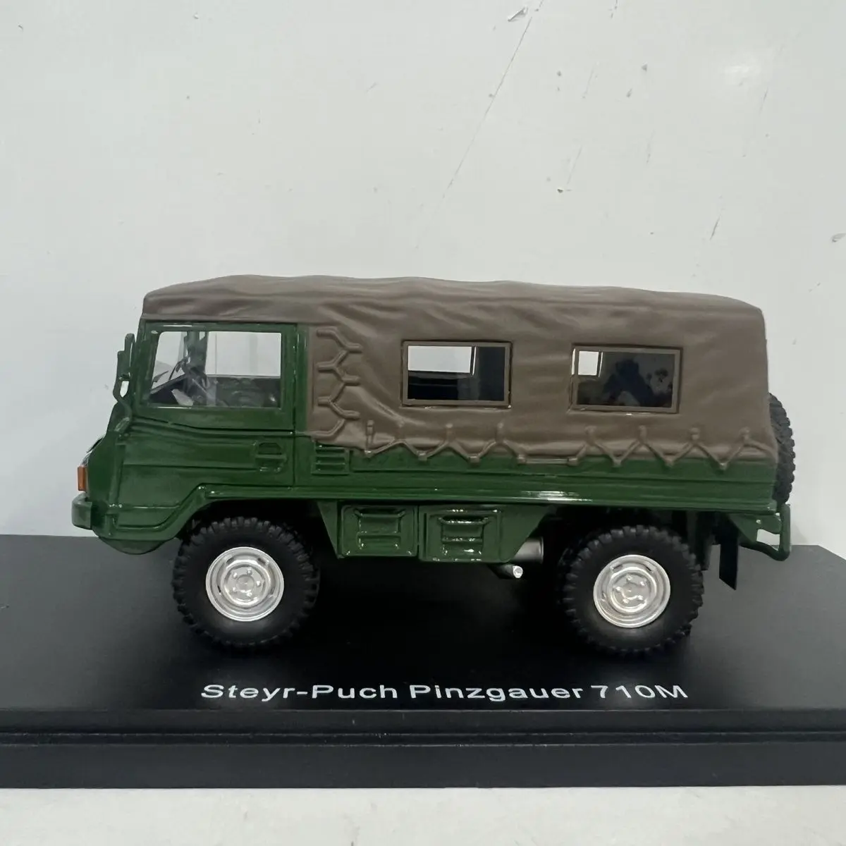 Diecast 1/43 Scale ‌Pinzgauer‌ Model Car Swiss Army Vehicle Off-road Vehicle Car Model Toys for Boys Original Box