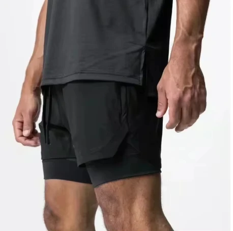 Shorts esportivos em camadas estilo anime One Piece adequados para treinamento e fitness para unissex de secagem rápida e confortável