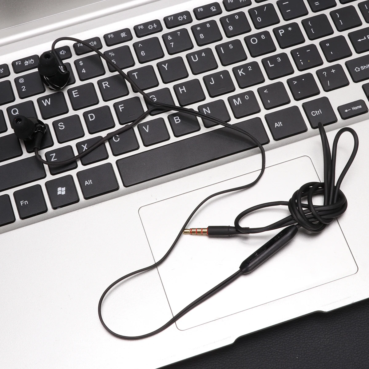 

Wired Headphones Earbuds 35mm Connector Waterproof Sweat Resistant Bass Earphone In Ear Headset Superior Sound Quality Portable