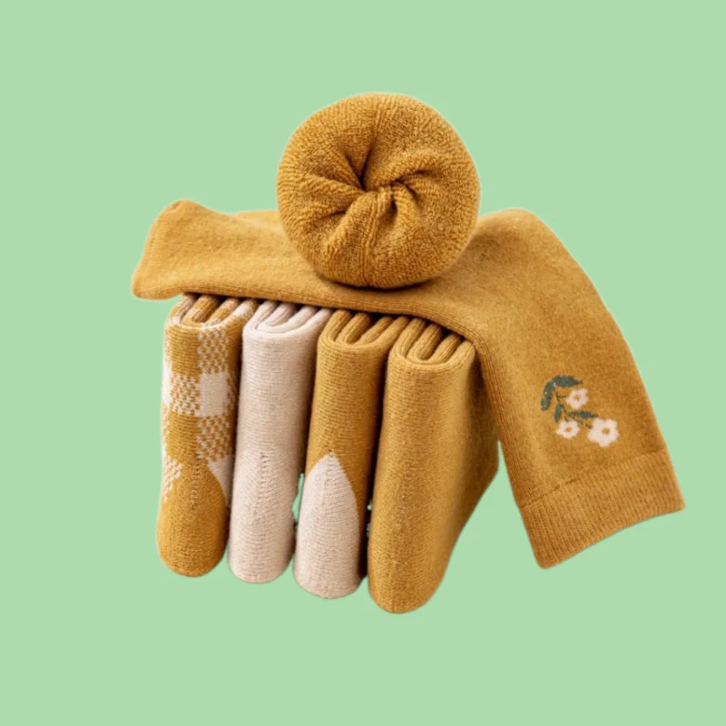 2024 New Fashion 3/6 Pairs Warm Sheep Wool Socks Cute Card Color Yellow Rabbit Thick Cold-resistant Women's Mid-tube Socks