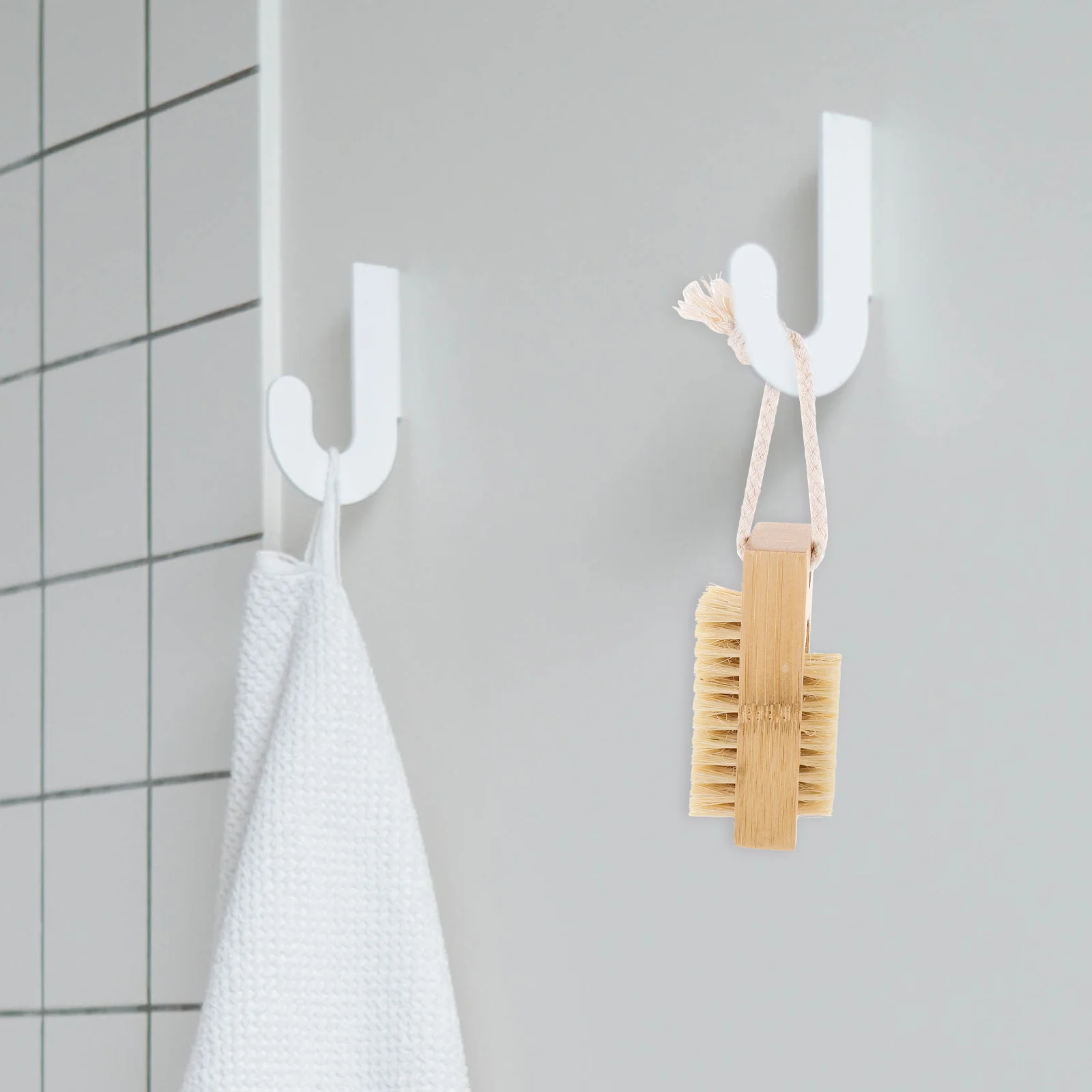 

2pcs Bamboo Sisal Nail Brush Lightweight Ergonomic Handle For Fingernails Toenails Cleaning Stiff Bristles Scrubber Bathroom