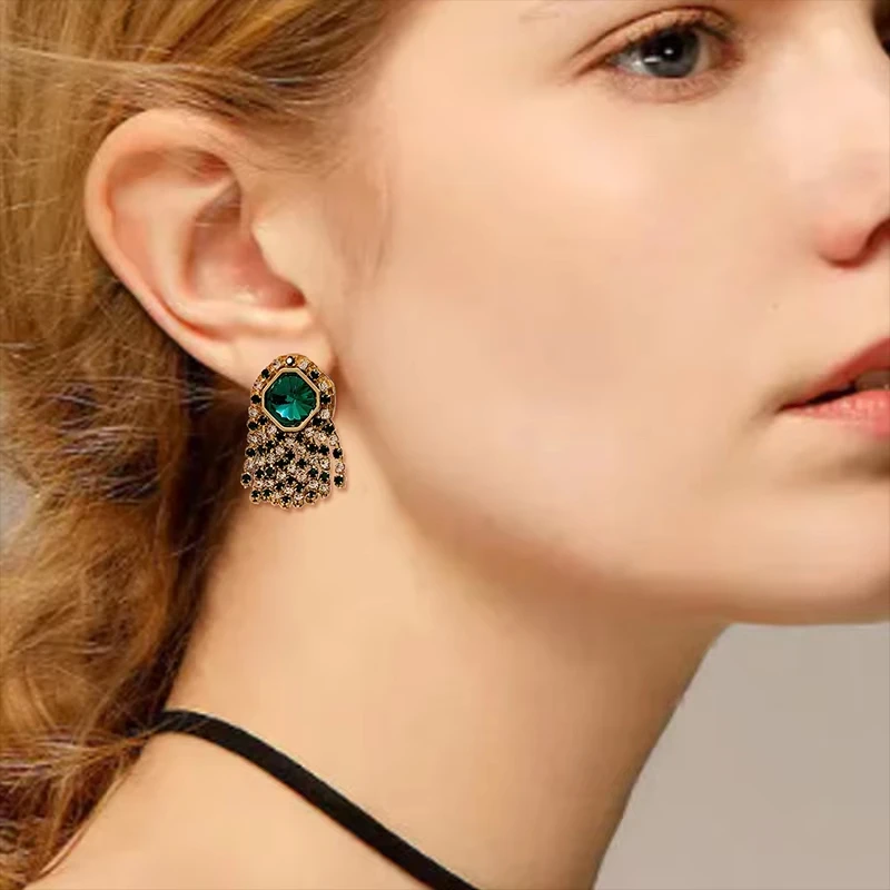 Vintage Geometric Delicate Rhinestone Stud Earrings for Women Emerald Crystal Tassel Earrings Luxury Designer Wedding Jewelry N1 image 2