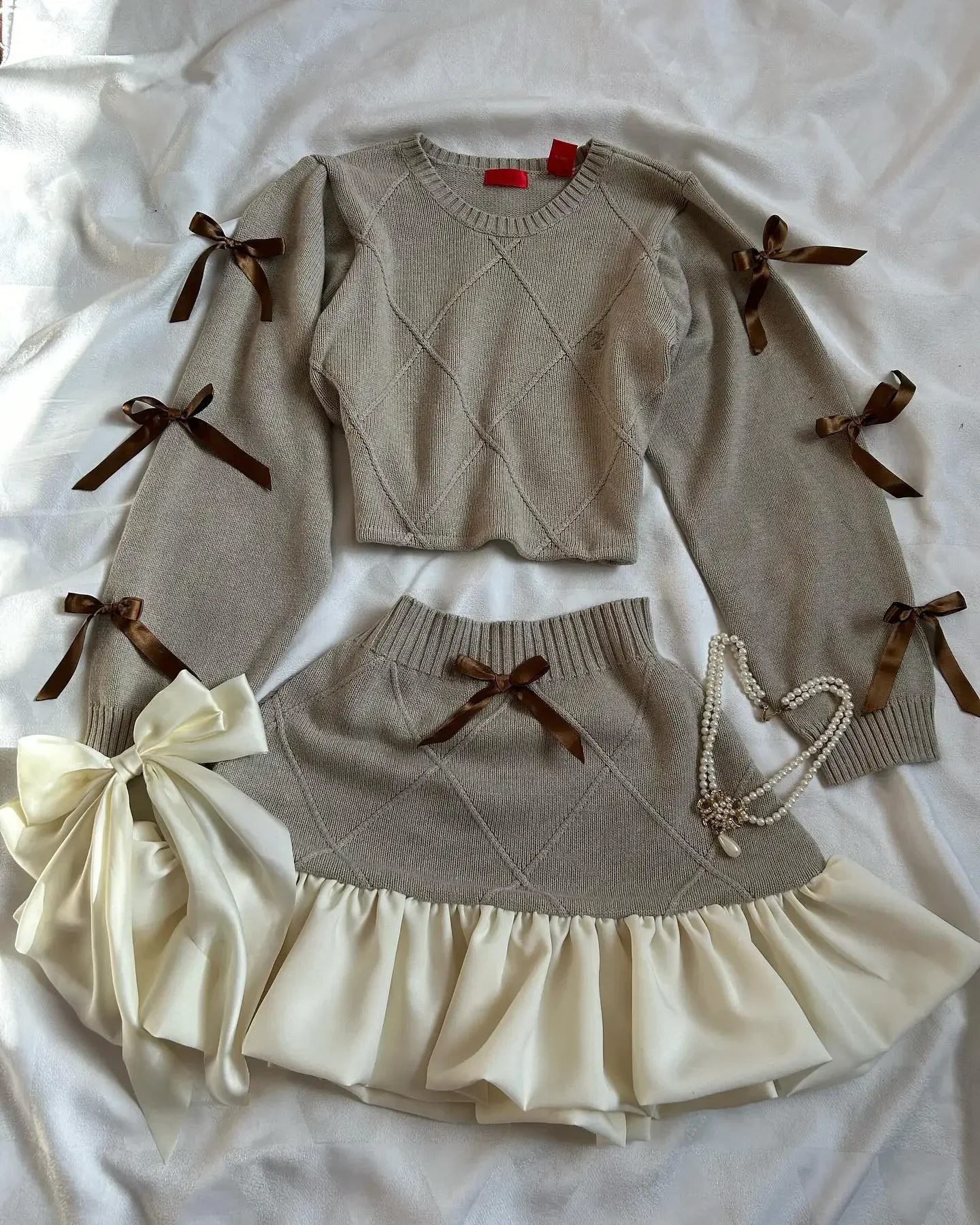 Y2K Knitted Splicing Short Skirt Two Piece Set Women Knitted Long Sleeved Sweater Cute Bow Mini Pleated Skirt Autumn Winter Suit