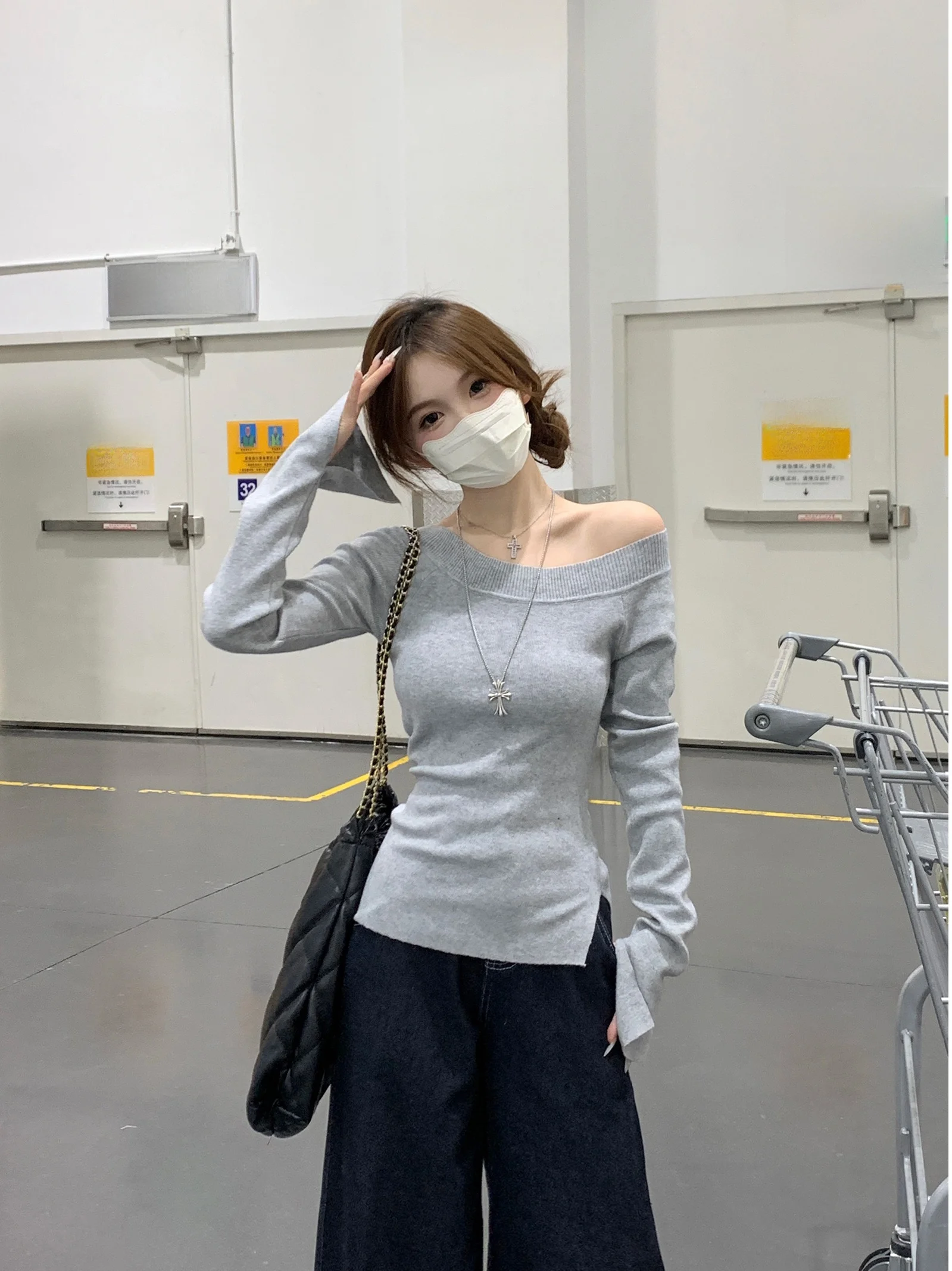 ay Knitted oulder Bared ort T irt Women's Winter Design Chic Sweet And Spicy Girl Base irt Knitwear for Daily Use