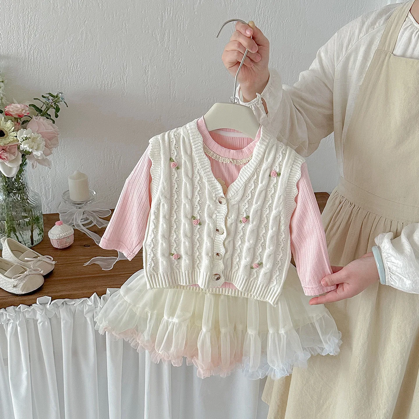 2026 Spring New Baby Flower Vest Girls Baby Three Dimensional Flower Cardigan Sweet Versatile Knitted Top