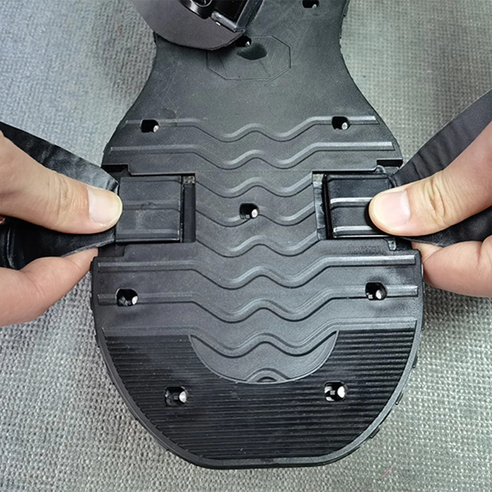 Lawn Aerator Spikes Shoes For Garden Yard Aeration Universal Size Garden Yard Grass Care Cultivator With Scarification Nail Tool
