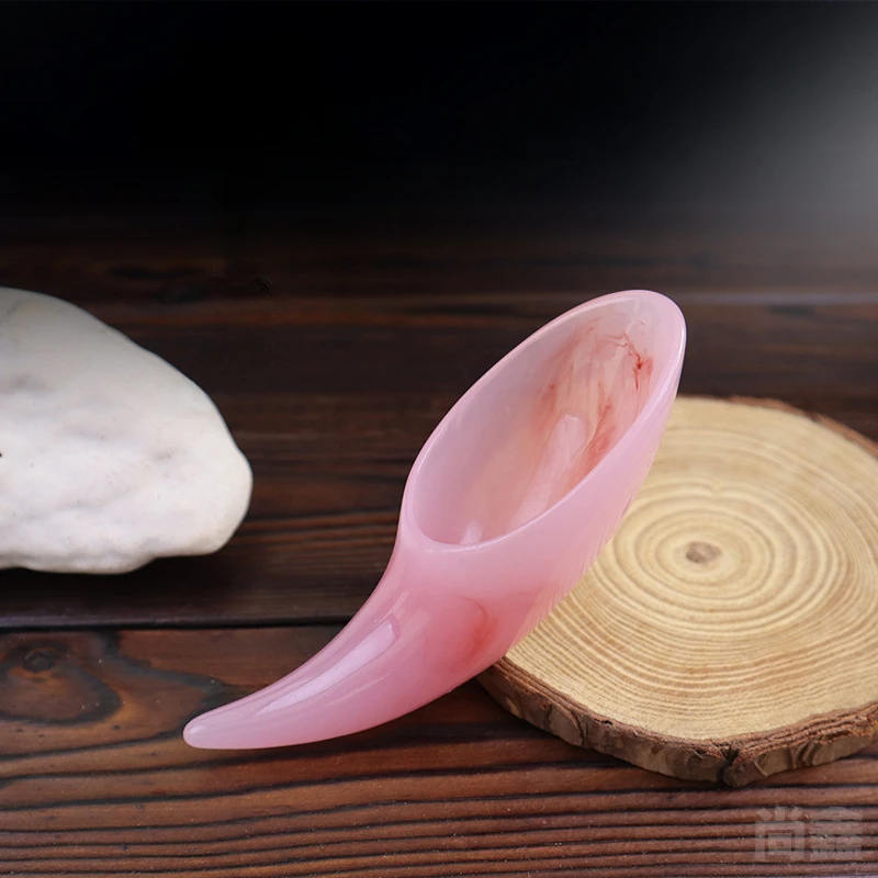 

Bull Horn Shaped Scraping Tube Dotted Half Edge Natural Resin Honey Wax Facial Cervical Meridian Point Massage Tea Spoon