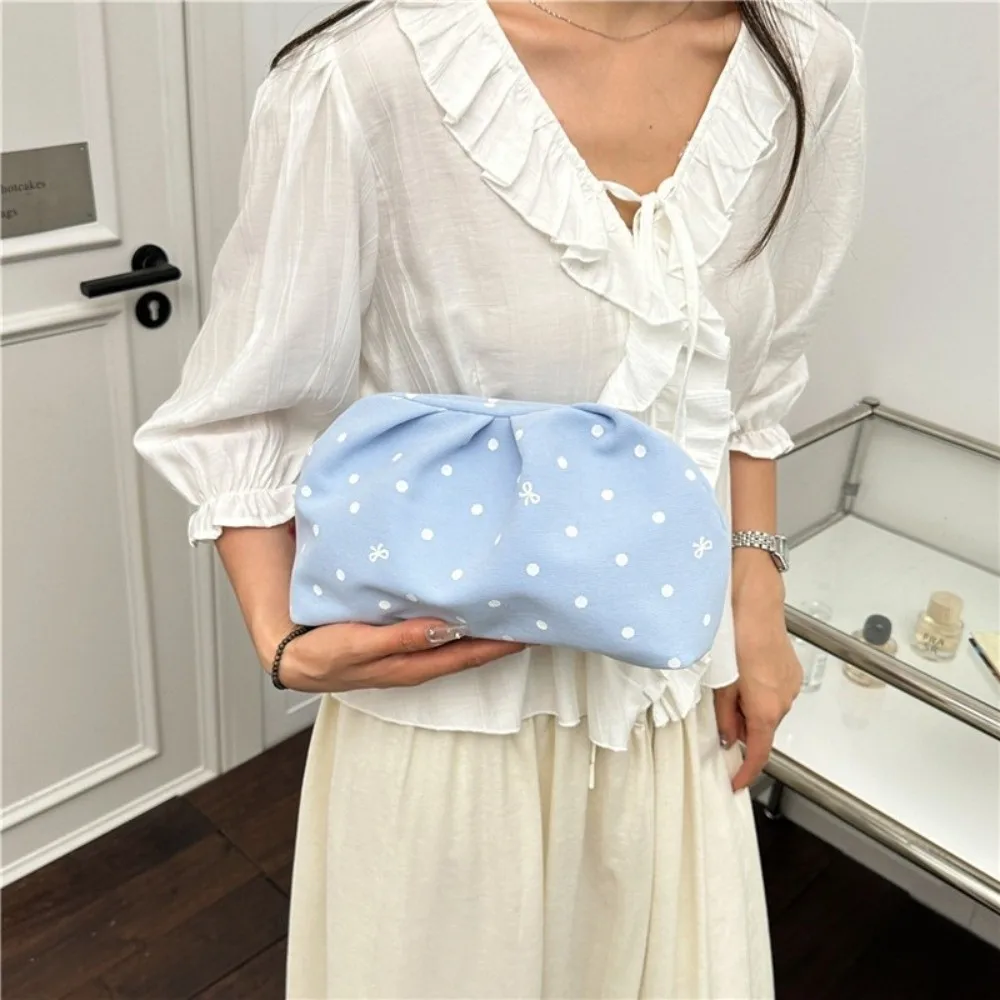 Cozy Polka Dot Soft Toiletry Bag Large Zipper Soft Makeup Bag Lightweight Portable Travel Carrying Bag Travel Use