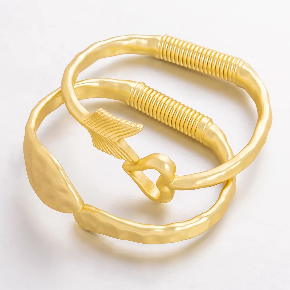 سوار من سبائك الزنك الأكثر مبيعًا بنفسك، إكسسوار سوار ذهبي غير لامع مفتوح الراقية