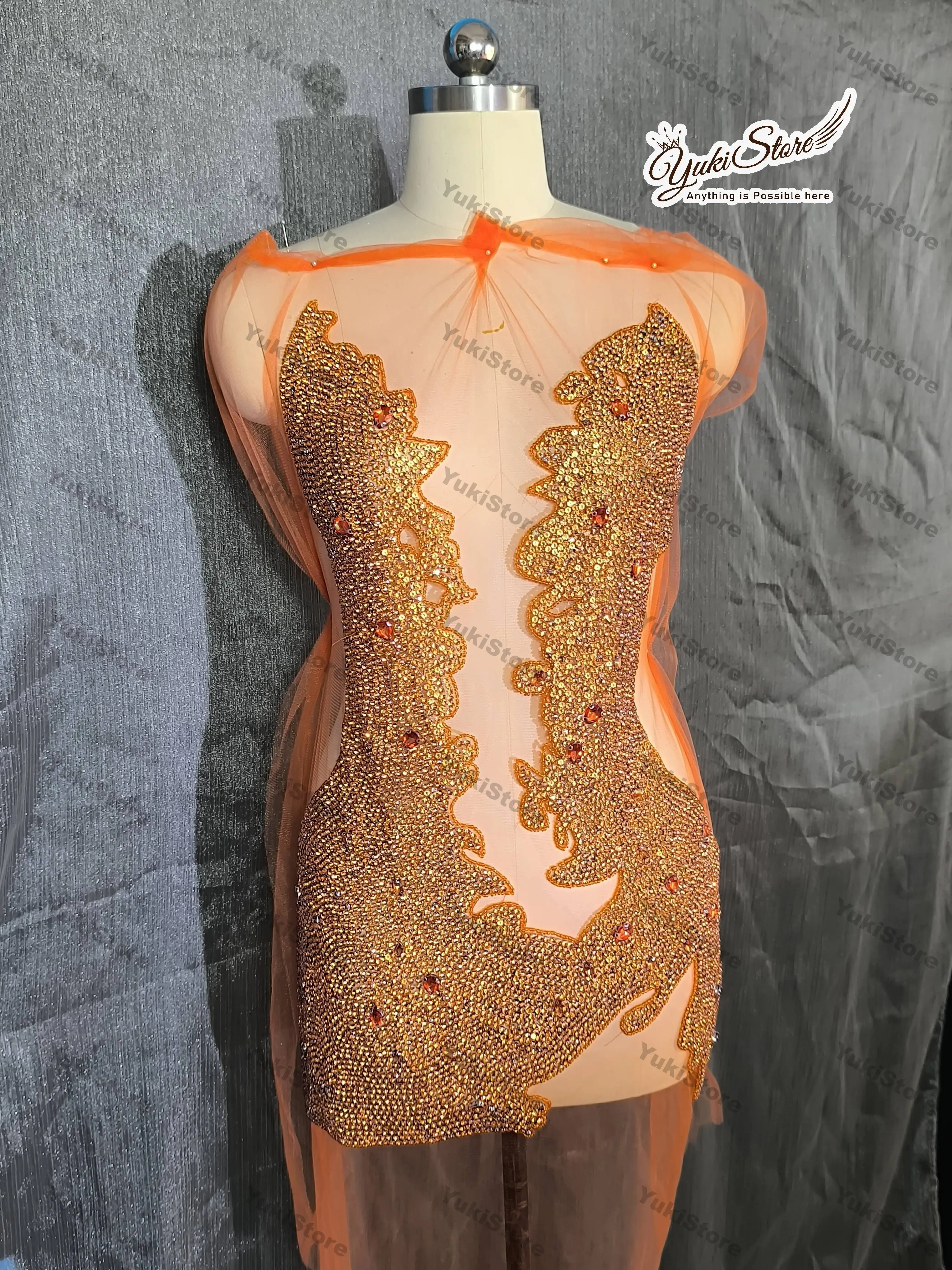 oro-sexy-cut-out-vestito-da-ballo-oro-diamante-di-lusso-in-rilievo-cristalli-donne-halter-abiti-da-cocktail-party-per-abiti-di-compleanno-jy020-2024