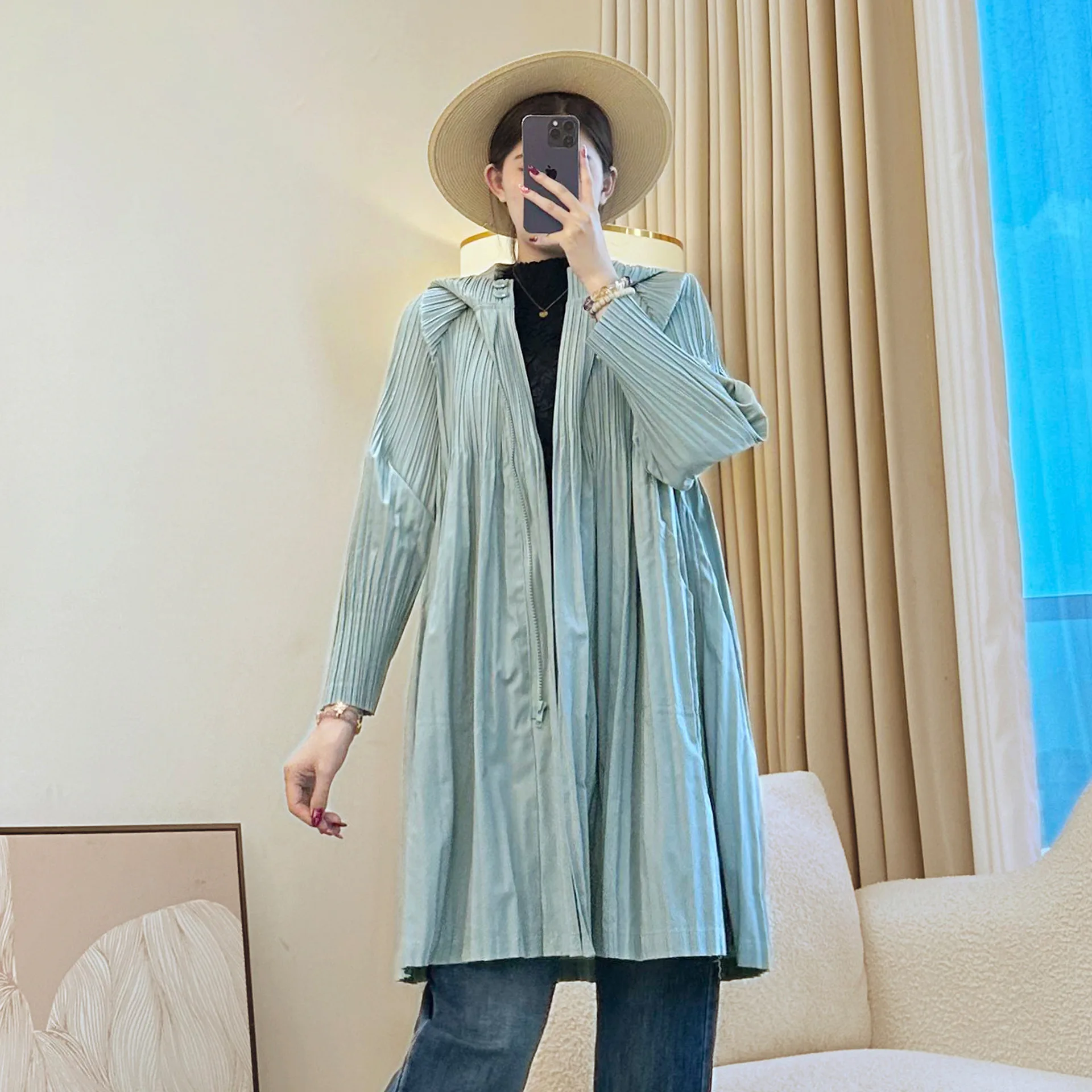 Miyake Herbst Winter Plissee Kleidung High-End Lose frauen Leichte Trenchcoat Neue Mit Kapuze Zipper Mid-Länge windjacke