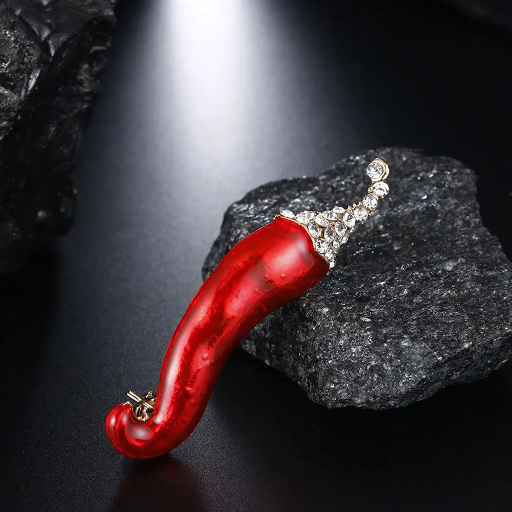 2Pcs Chilli Brooch Pin Alloy Metal Enamel Pepper Badge Pin Fun Vegetable Design Lapel Accessory for Festival Party Favor
