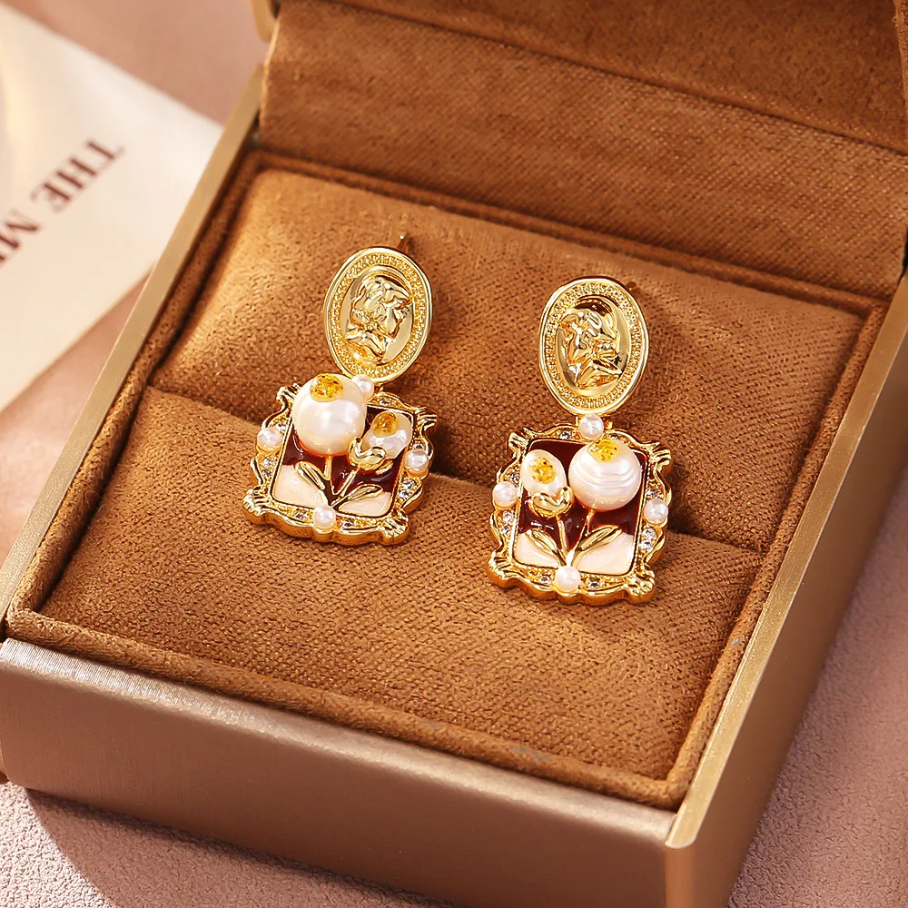 

Fashionable and exquisite retro natural freshwater pearl earrings light luxury versatile personalized earrings high-end earrings