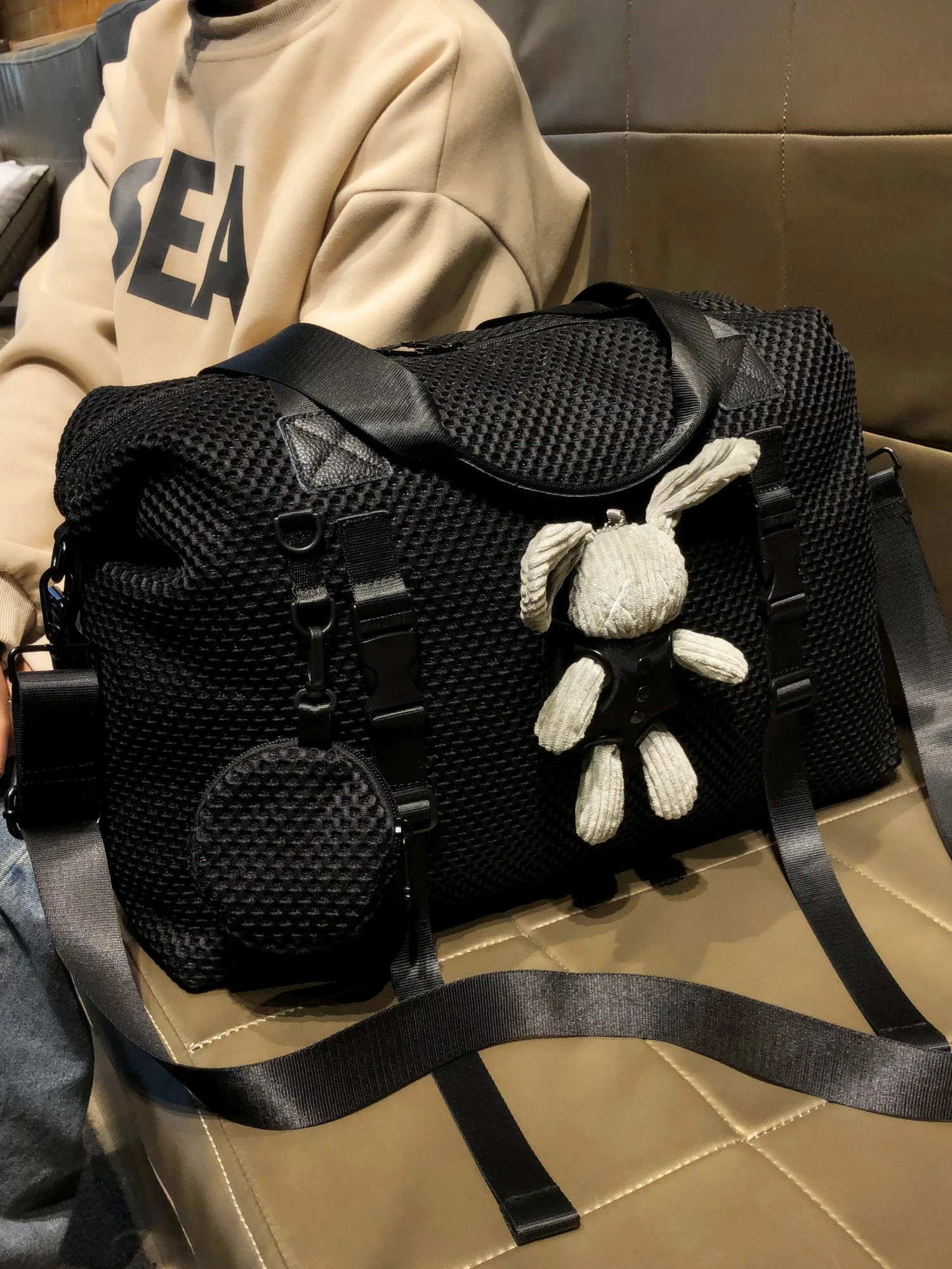 borsa-sportiva-alla-moda-nera-di-grande-capacita-borsa-da-viaggio-portatile-marca-hong-kong-gurdier-nuova-collezione-2026-giovanile-lei