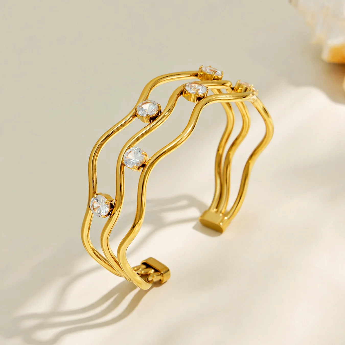 Wellenlinien-Armband für Damen, Edelstahl-Armreif, 18K vergoldeter offener Armreif, farbige Zirkon-Armbänder – Detail 11