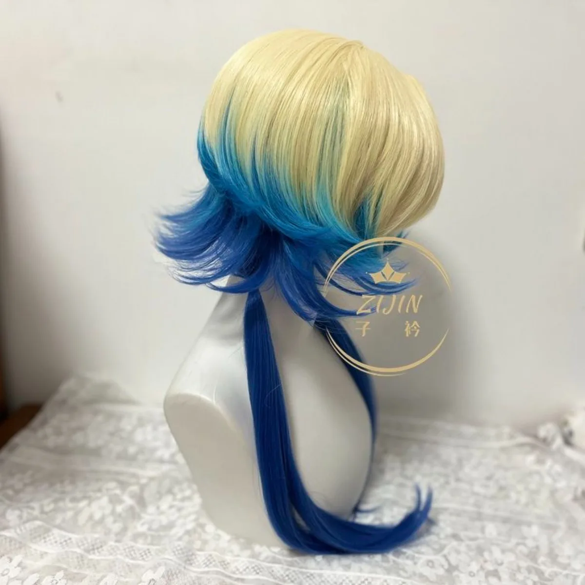 الأزرق قفل كايزر شعر مستعار تأثيري | فروة رأس واقعية مع لون متدرج نابض بالحياة، مظهر أنمي مميز #1