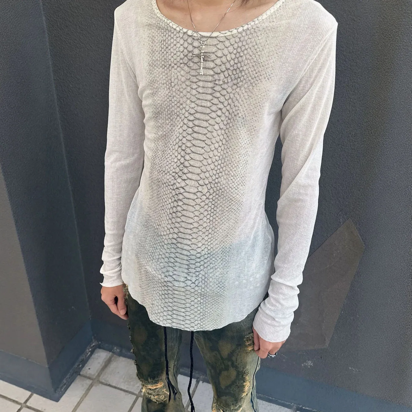2026 New Vintage Street Style Long Sleeve Tee with Distinct Graphic Print Relaxed Casual Top for Autumn and Winter