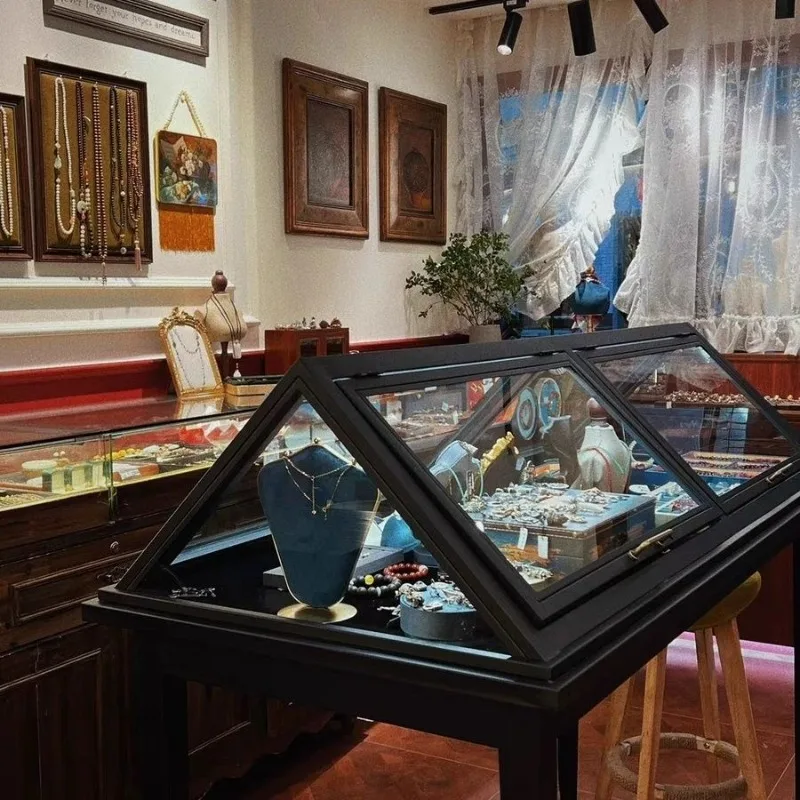 Simple triangular jewelry display cabinet Nakajima Taiwan boutique display clamshell bead jewelry table