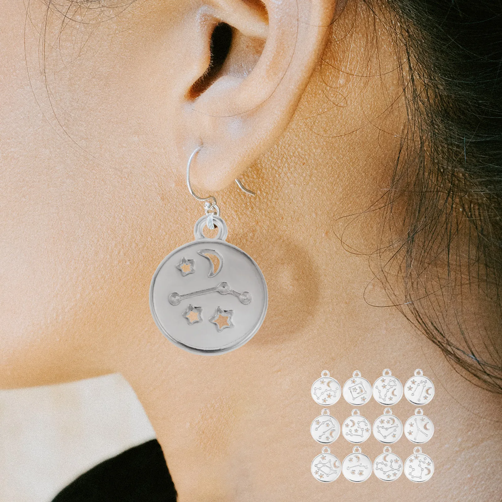 72 piezas de dijes redondos con motivos del zodiaco, hechos de aleación, con diseño retro y doble cara, ideales para la creación de joyas, collares, pulseras y pendientes.