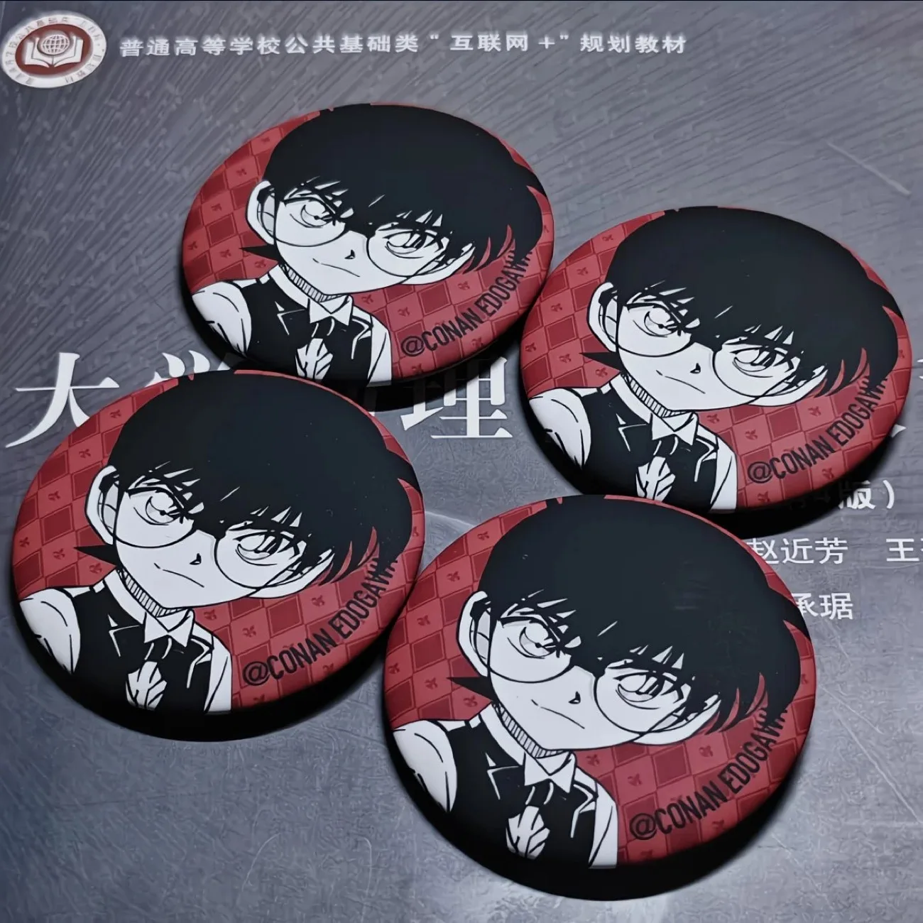 명탐정 코난의 수제 58mm 신형 코스프레 배지 고화질 브로치와 밀렛 컬렉션