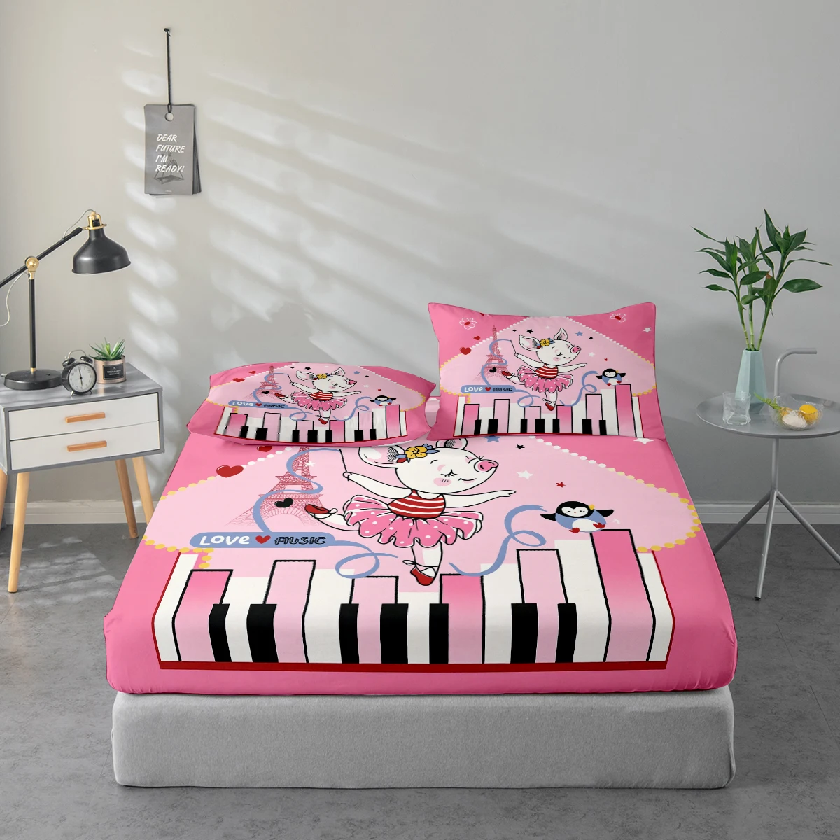 Piggy Loves Dancing Printed Bed Sheet Set, Mattress Protector and Pillowcase Combination, High-Definition Printed Bed Sheet Set Includes 1 Bed Sheet + 1 or 2 Pillowcases (60*100cm and 72*132cm Are 1 Pillowcase, the Rest of the Sizes Are 2 Pillowcases), Suitable for Bedroom and Guest Room, Ultra-Soft Polyester Bedding, Machine Washable, Can Be Used in All Seasons