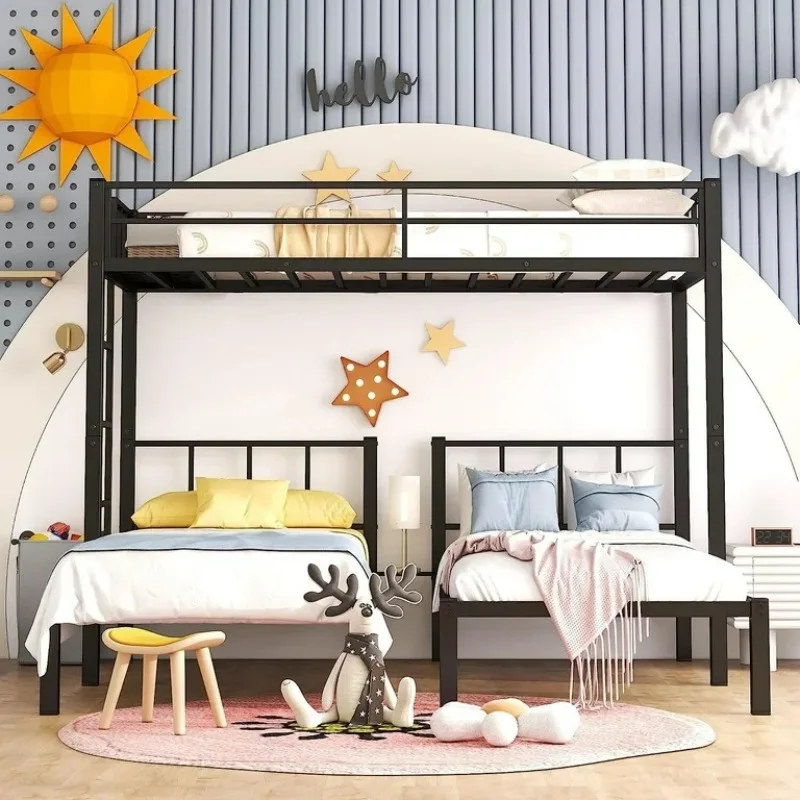 

staggered upper and lower beds, dislocated upper and lower bunk, small apartment, mother and child bed