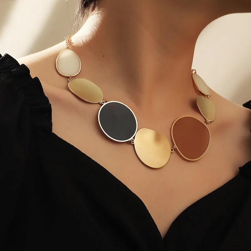 

Retro Irregular Big Round Chokers Necklaces for Women Boho Golden Chain Exaggerated Wafer Pendant Necklace Girls Bohemia Jewelry