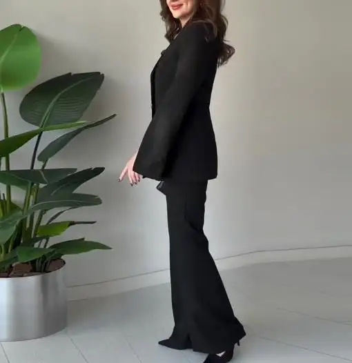 

Новинка зимы: Женский комплект из двух предметов – черный топ с длинным рукавом и брюки. Модный облегающий костюм для женщин.