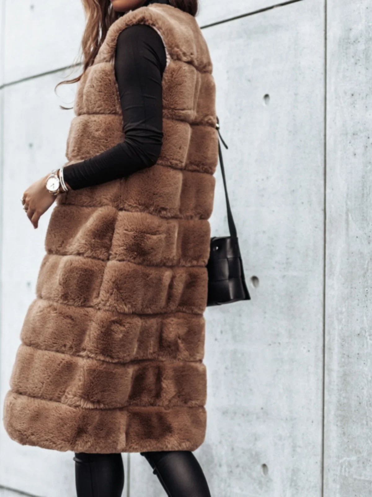 

Winter Women's Sleeveless Vest Buttonless Medium-Length Faux Fur Cardigan Fluffy Leatherette Jacket Street Style round Neck