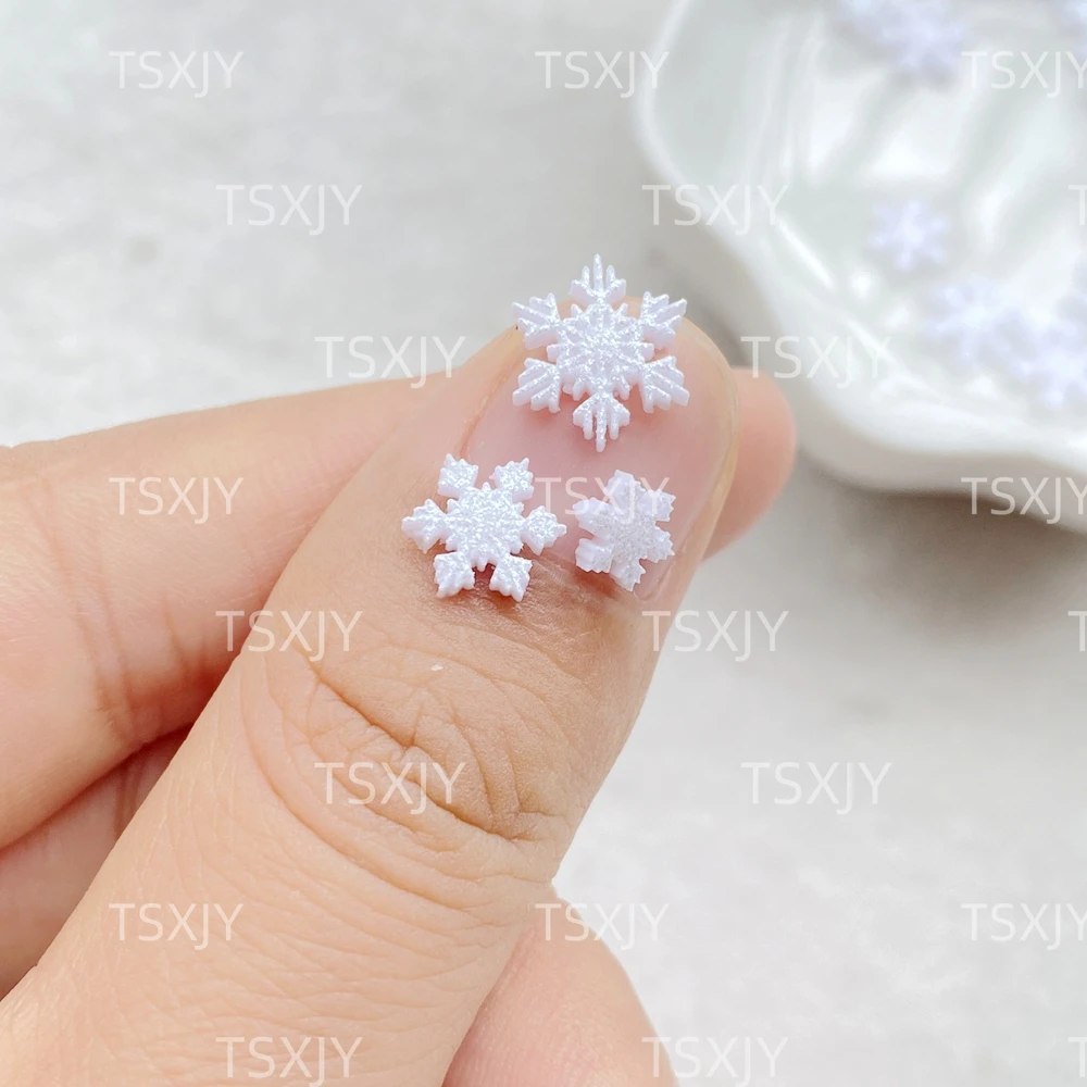 100 Stück Mini-Weihnachtsschneeflocken aus Kunstharz, niedliche weiße Schneeflocken, flache Strass-Steine für Nagelkunst, DIY, Weihnachts-Scrapbooking, Basteln – Detail 2