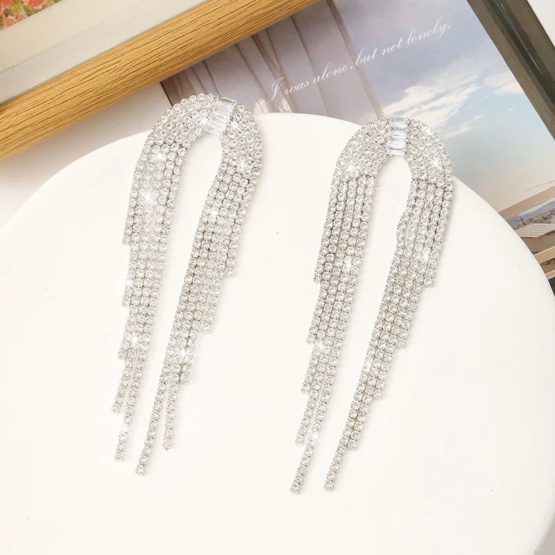 

Women's sparkling tassel earrings, luxurious full diamond drop earrings, romantic gifts for wives and girlfriends.