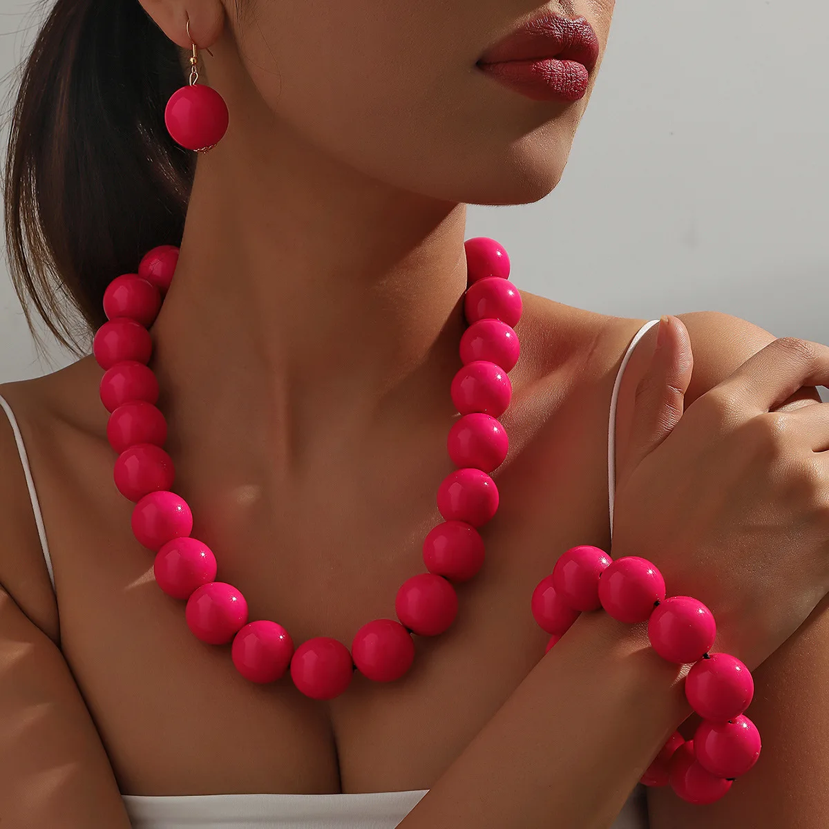 

4PCS Exaggerated Design Round Bead Handmade Bead Necklace For Women Niche Retro Necklace Set