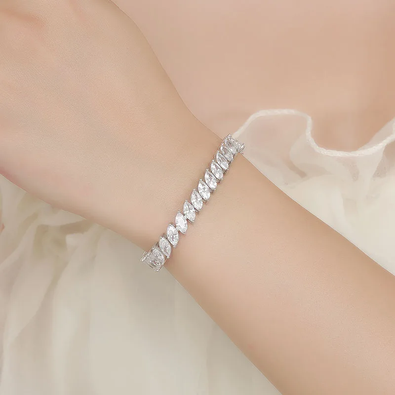 GoldEclat  Luxury Solid Platinum PT950 Women's 0.5 karat Horse Eye Moissanite Diamond Bracelet Witch Empty Diamond Bracelet