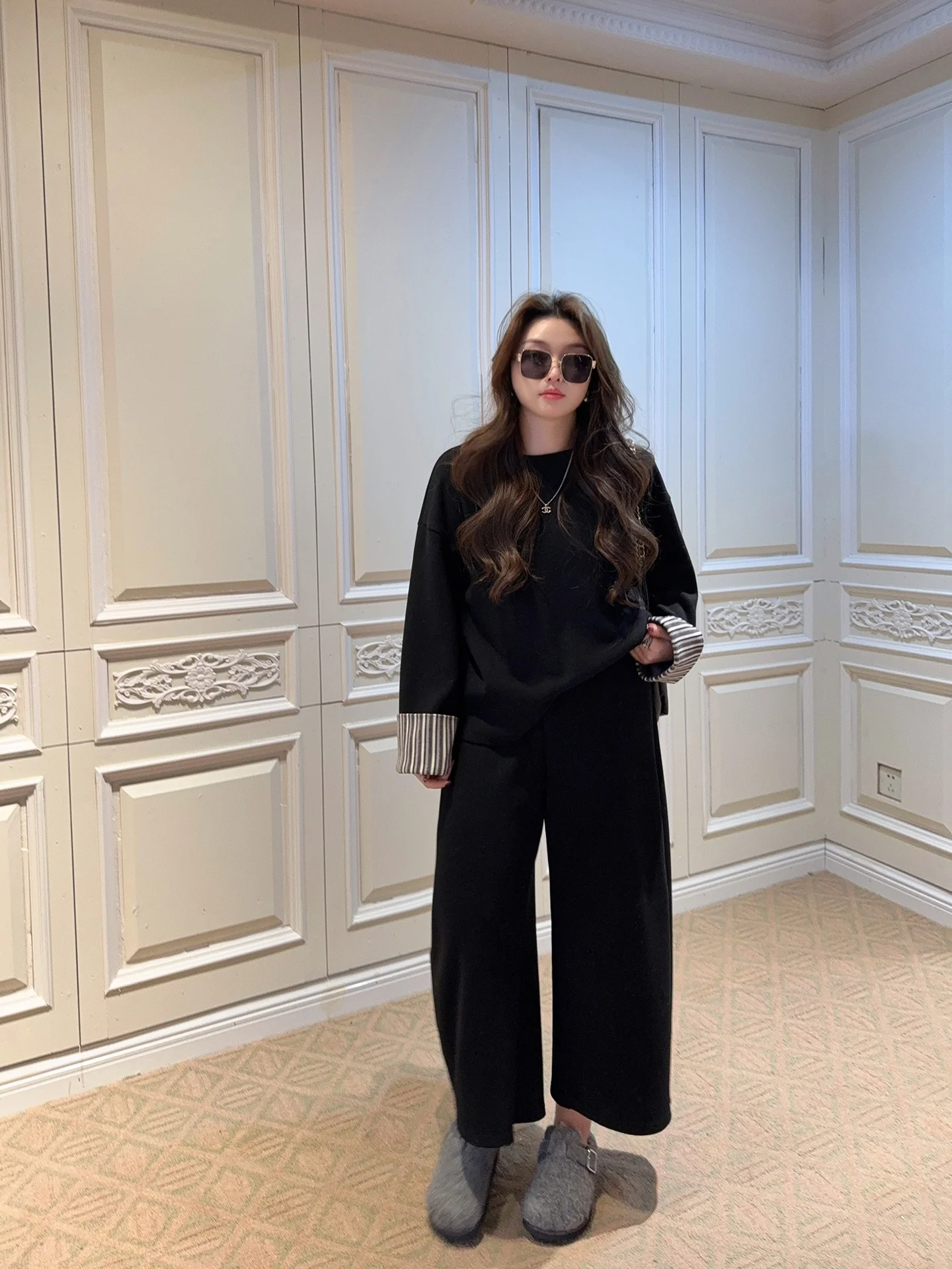 

Женский модный комплект больших размеров: вязаные полосатые брюки с высокой талией и свободный топ с V-образным вырезом для зимы