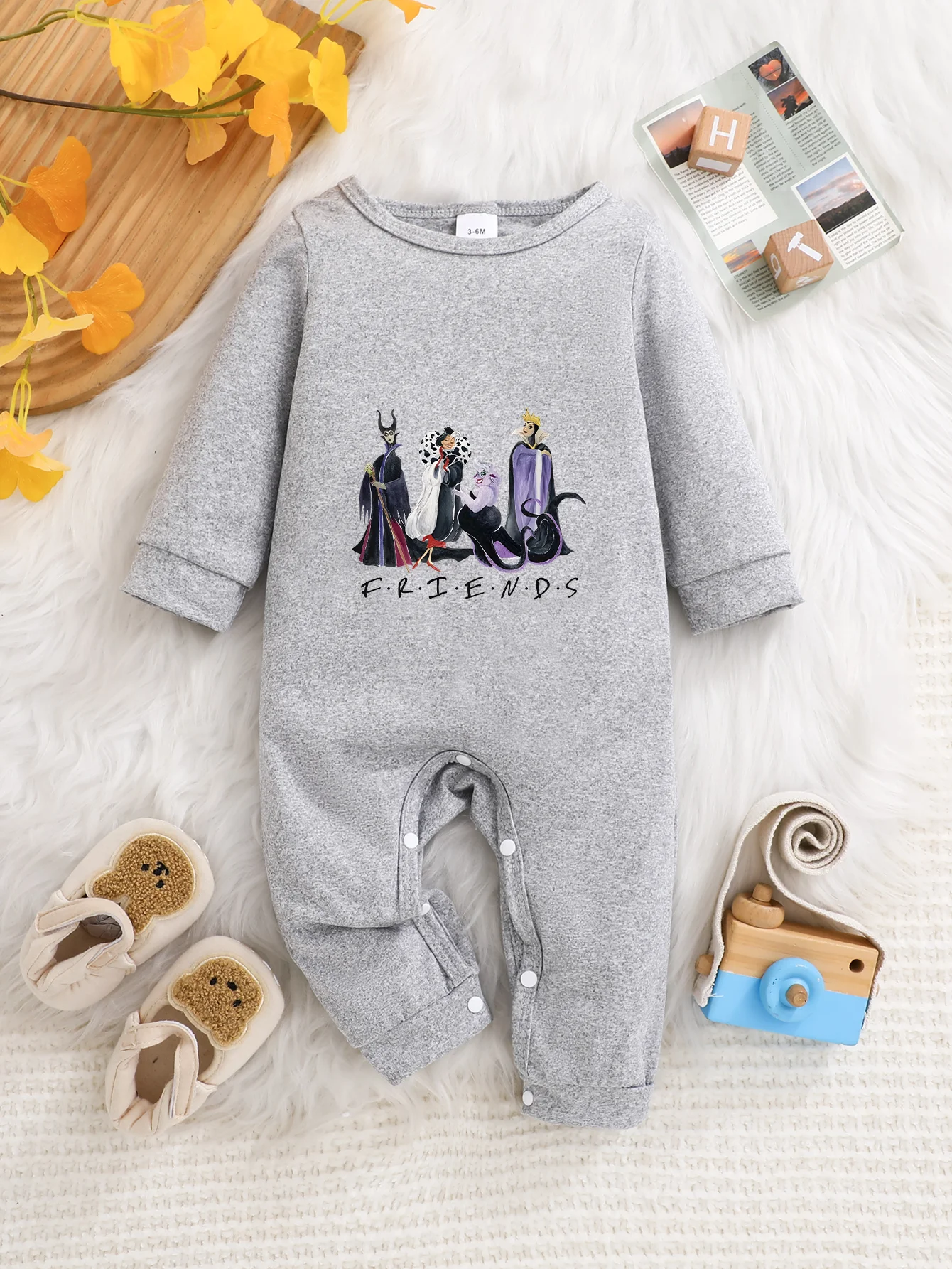 

【Официально лицензировано】 Детский комбинезон с длинными рукавами Disney Villains: групповой принт "FRIENDS", мягкая и удобная ткань