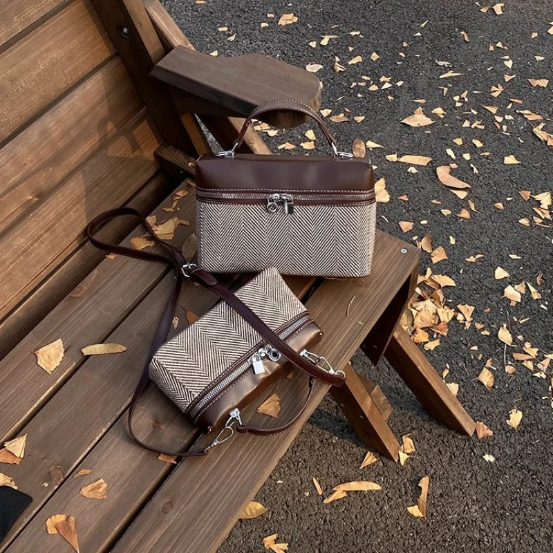 حقيبة يد نسائية مصنوعة من الجلد الفاخر، كاجوال بسيط عتيق ومظهر كلاسيكي للركاب في باريس #4