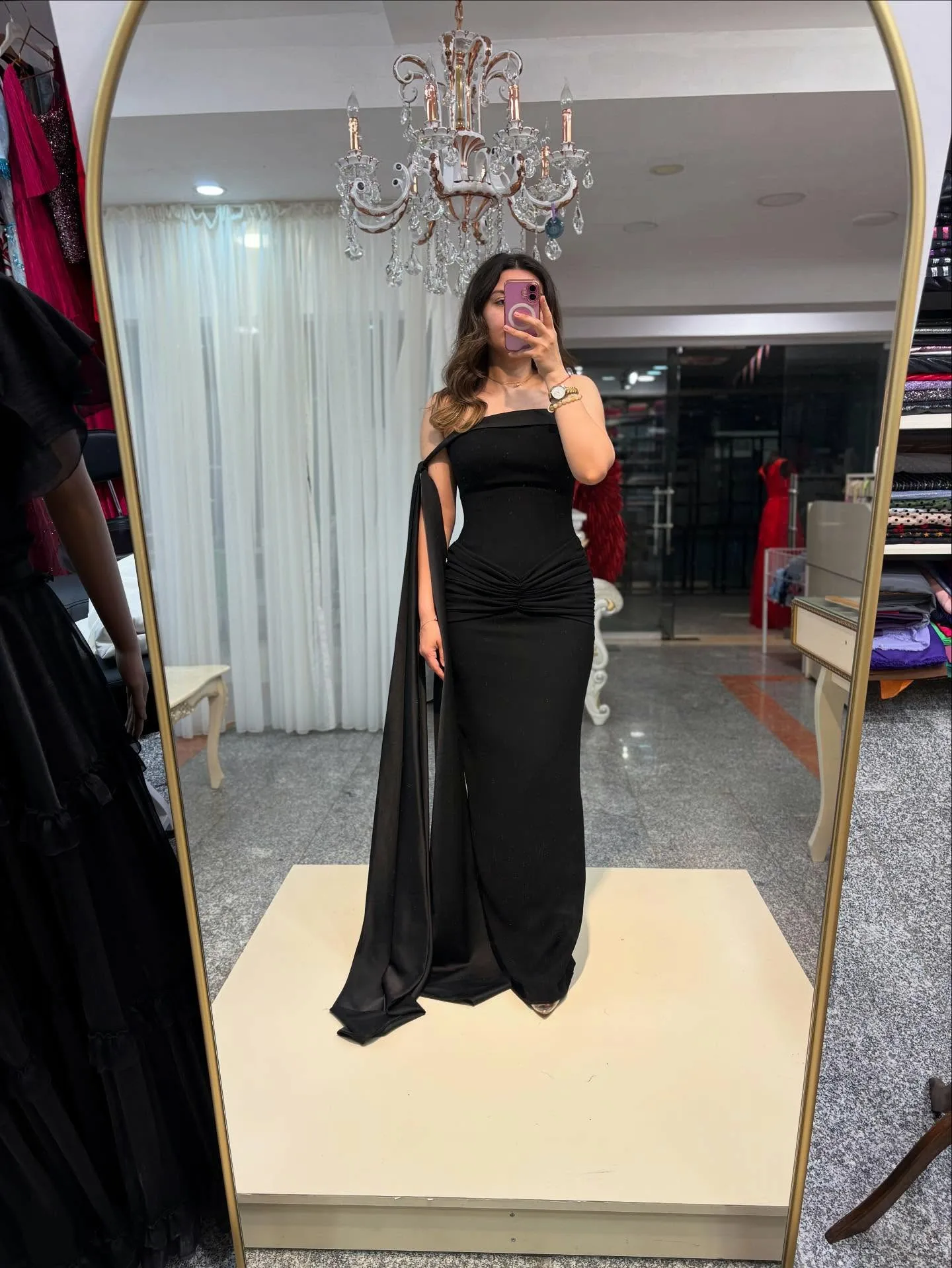 Sukienka na studniówkę Msikoods Msikoods Prosta Czarna Sukienka Wieczorowa na Jedno Ramię z Drapowanym Rękawem, Syreni Krój, Sukienka na Imprezę, Szyta na Miarę