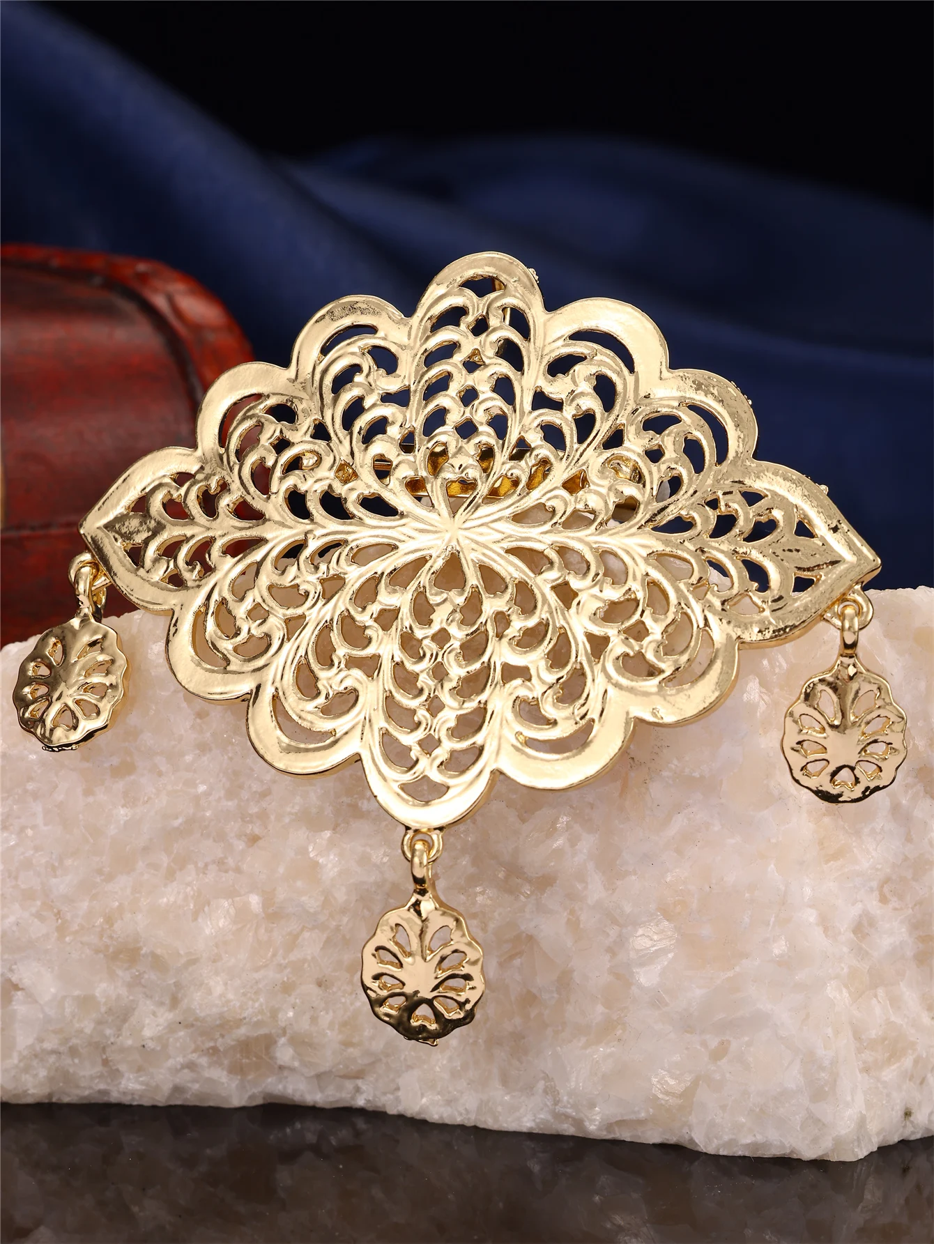 1 Vintage Floral Brooch for Women, Featuring Hollow Tassel Filigree, Fully Three-Dimensional Carving, Moroccan Women's Wedding Evening Gown Accessory Jewelry