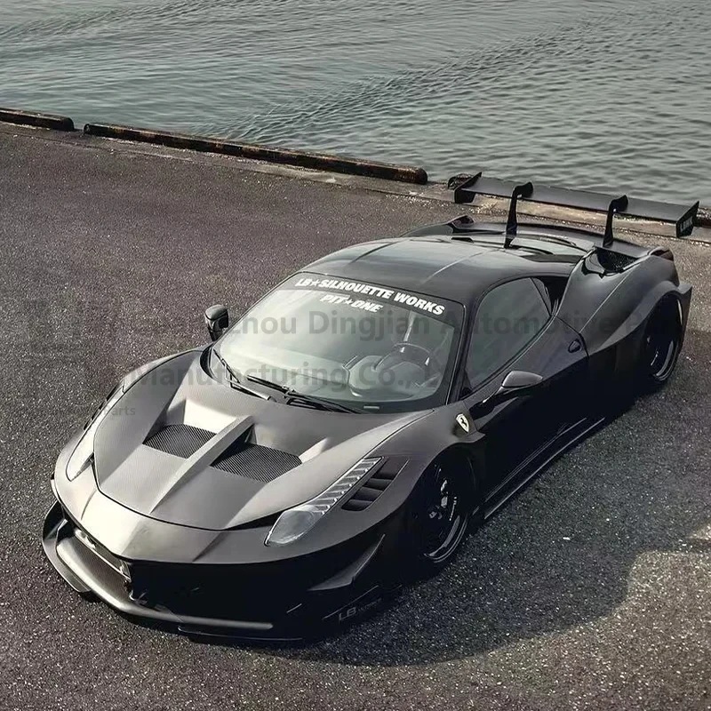 يتم ترقية 458 مع مجموعة الجسم العريضة على طراز LB.