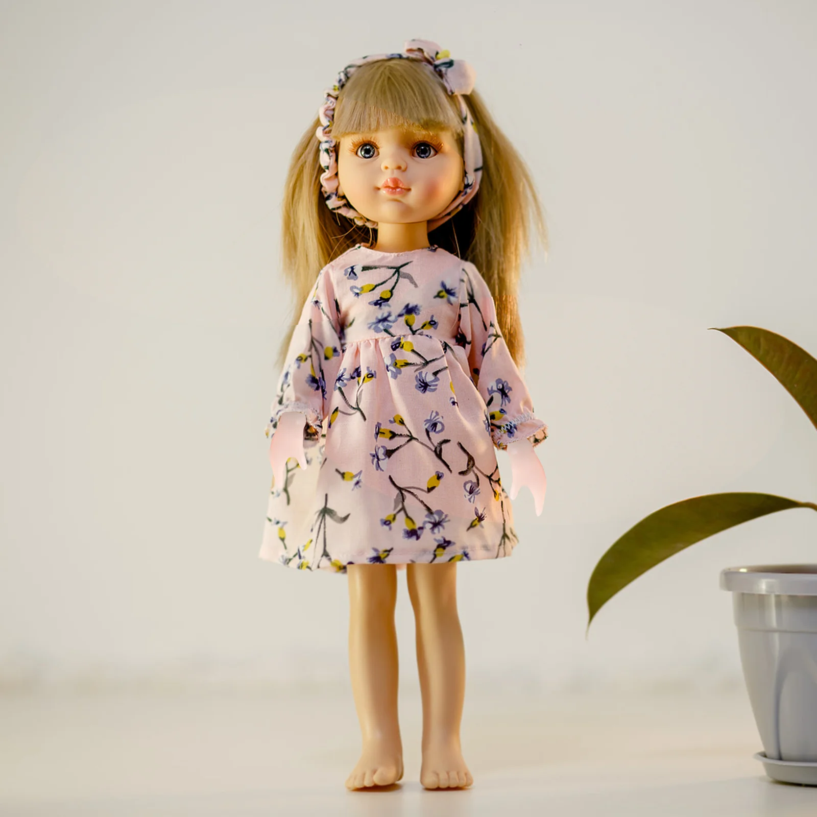 

15Pairs Lifelike Mini Hands Strong Plastic Construction Easy to Attach for Custom Figure Building Storytelling Scenes and