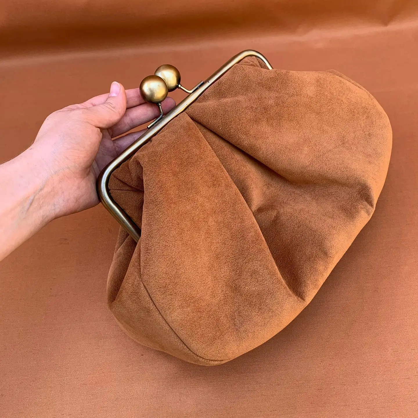 Lost in Vintage Bag Soft Velvet Bag Bronze Large-ball Kiss Lock Clutch Meatal Frame Puffy Bag Evening Clutch Clic Purse