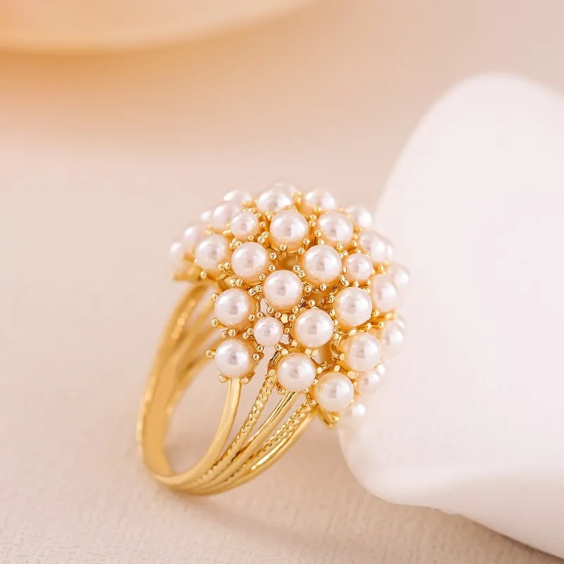 

Baroque style hollowed-out pearl ring, copper plated with real gold, exquisite finger ring, fashionable party accessory