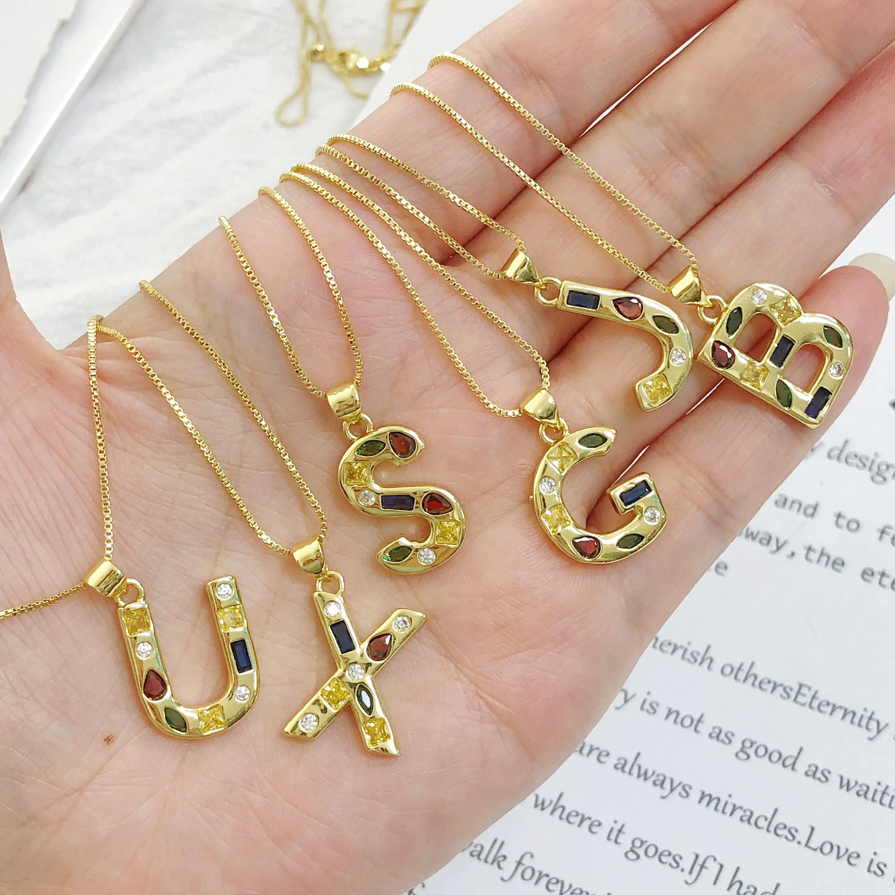 قلادة أولية مطلية بالذهب عالية الجودة حرف A-Z ملونة من الزركون 26 قلادة أولية للنساء والرجال مجوهرات من صلب لا يصدأ #6