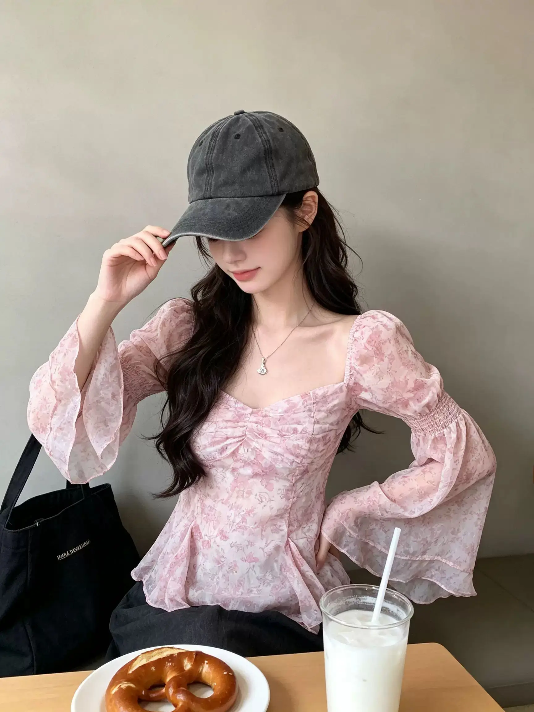 Elegant Floral Print Slim Fit Shirt with Bell Sleeves And Square Collar for Women Early Autumn New Style Beautiful Top