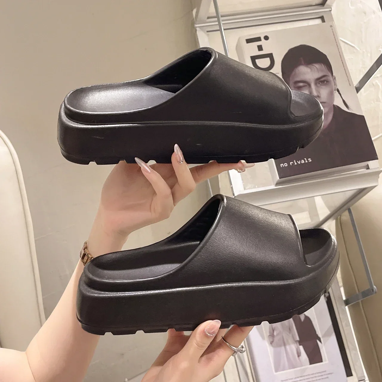 

Женские тапочки из ЭВА на платформе с открытым носком, увеличивающие рост, новые летние повседневные сандалии на плоской подошве для женщин, уличные женские шлепанцы