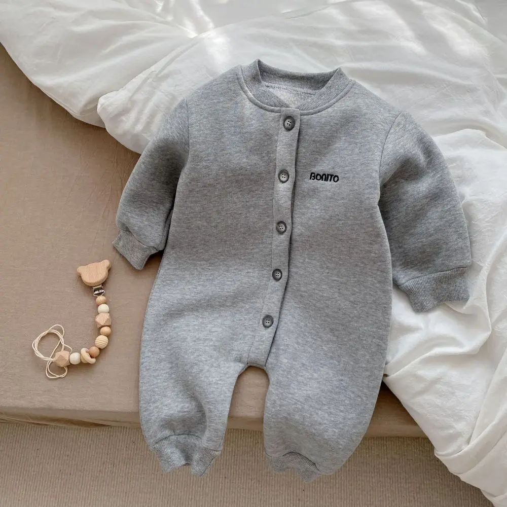 Herbst Winter Neugeborenen-Babykleidung Buchstaben-Print Jungen-Strampler Warmer Mädchen-Weichfleece-Jumpsuit Pyjama 2026 Bodysuit für 0-24 Monate