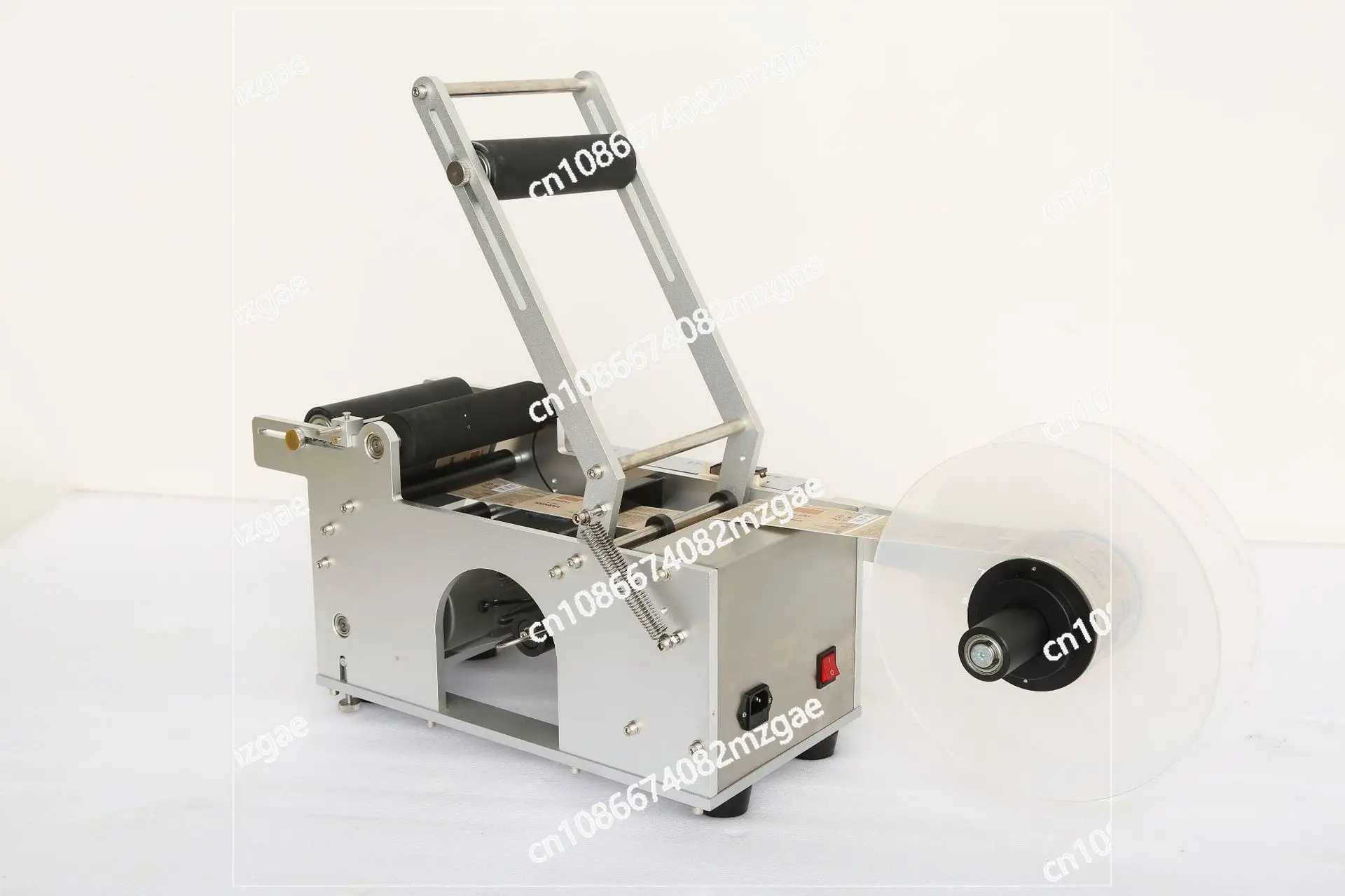 Automatic round bottle labeling machine Small semi-automatic self-adhesive glass bottle plastic bottle labeling machine Label